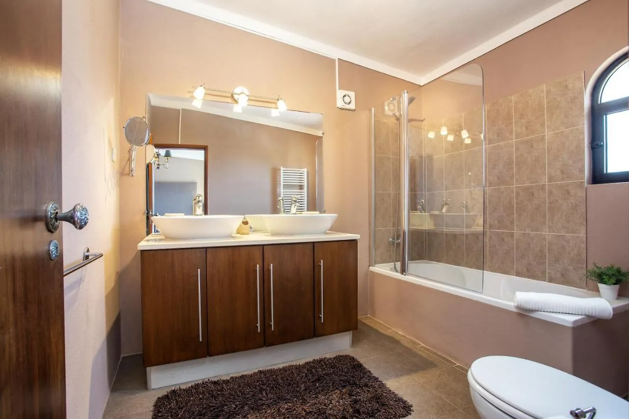 Villa Privilege Casa Da Videira With Swimming Pool, Quelfes - Olhao
